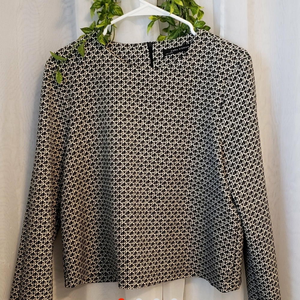Zara Women's Black and WHITE Long Sleeve Top